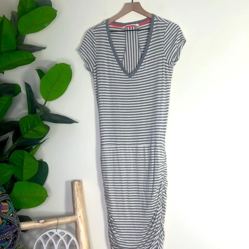 Athleta Topanga Dress Short Sleeve Grey and White Stiped Ruched Detail Dress - Picture 4 of 8